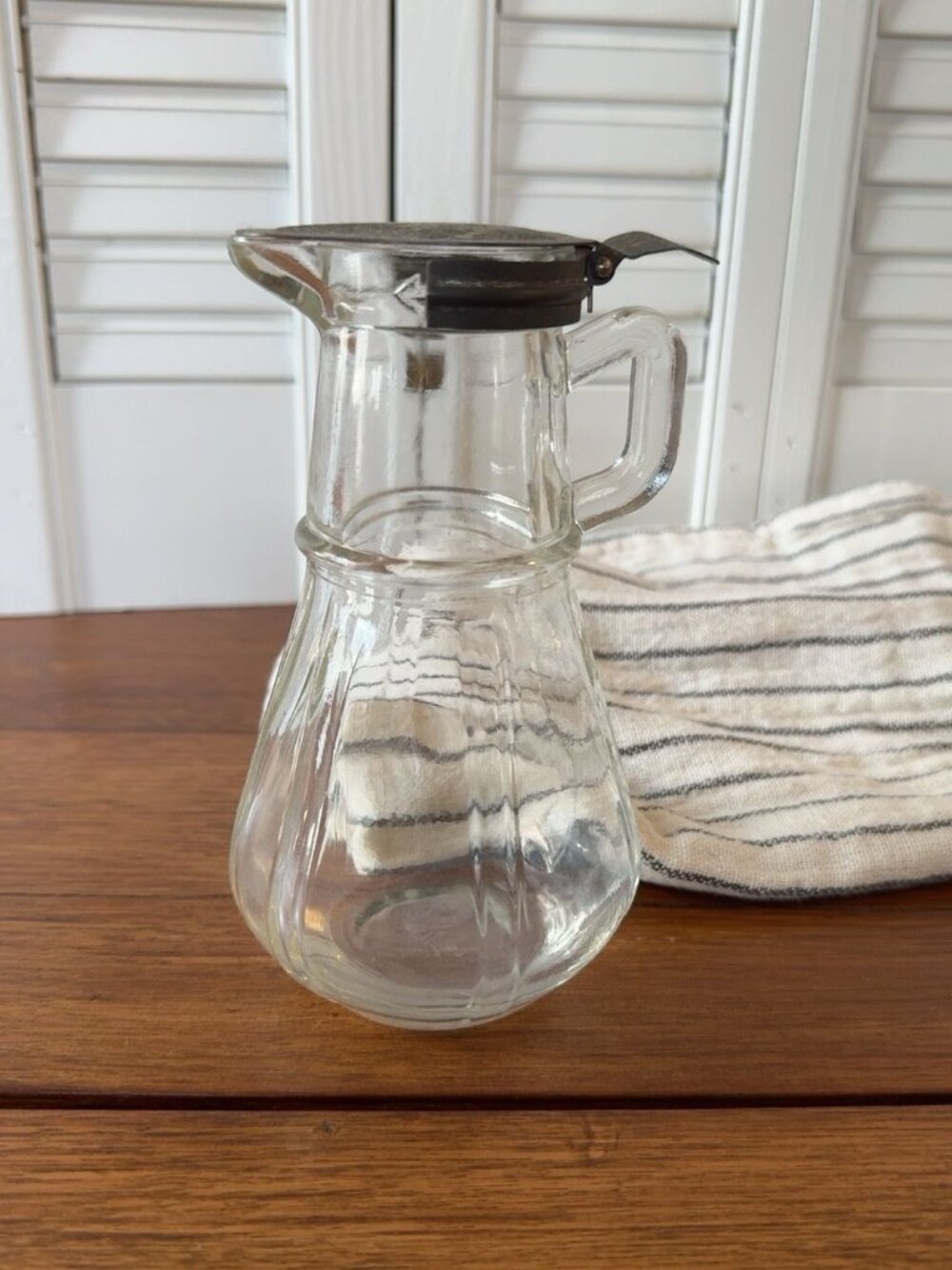 Hazel Atlas Clear Glass Syrup Pitcher Ribbed Metal Flip Top Lid Vintage 6 Inch